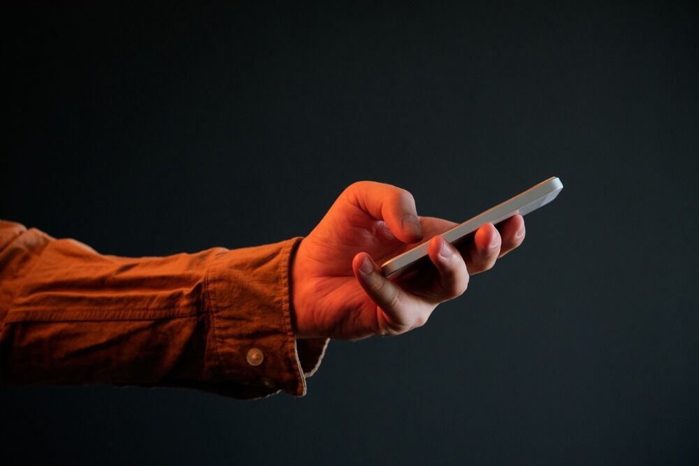 ¿Significan los mensajes de texto, el dinero en efectivo y las balanzas tráfico de drogas en Arizona?