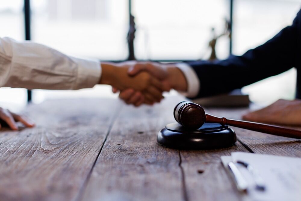 ¿Qué debo hacer si me acusan de homicidio involuntario en Arizona?