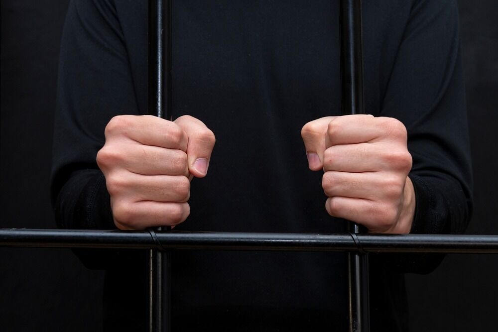 ¿Cuál es la diferencia entre asesinato y homicidio en comisión de un delito grave?