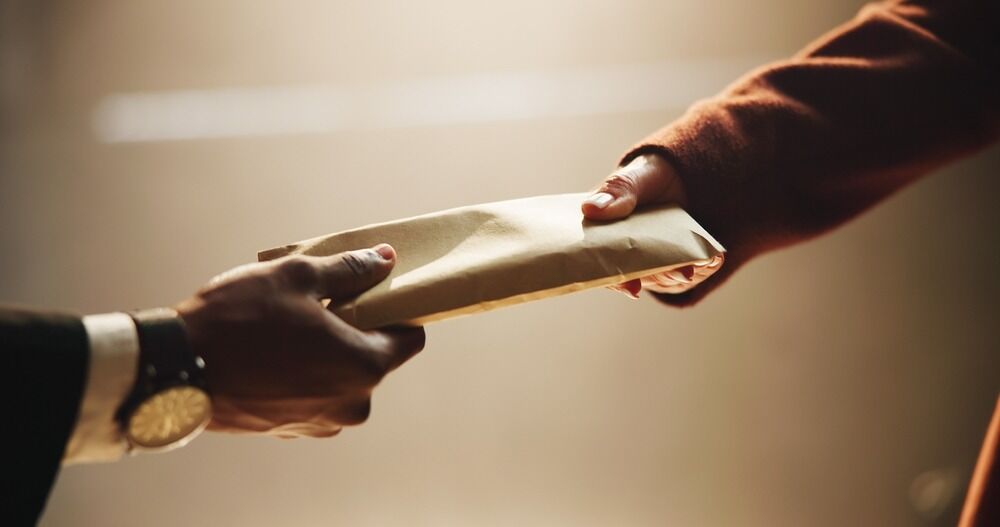 ¿Qué transacciones califican como lavado de dinero en Arizona?